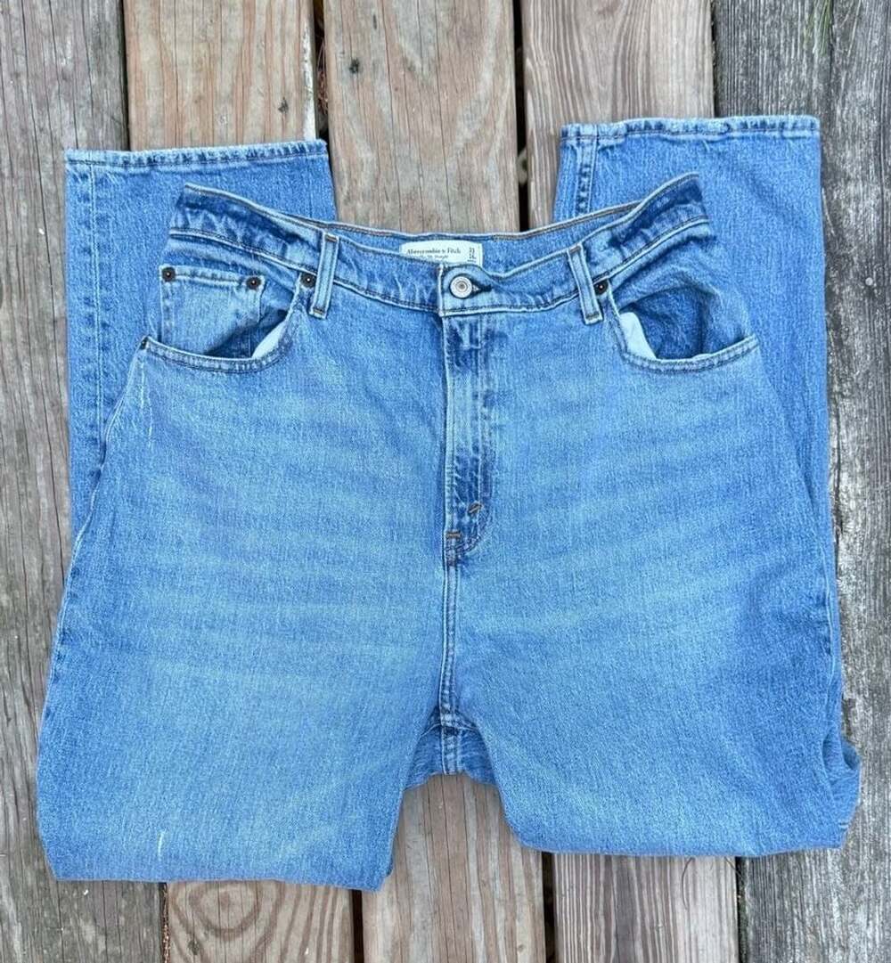 Abercrombie & Fitch The 90s Straight Ultra High Rise Jeans Size 33 16R